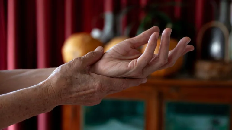 Greifzangen für Senioren: 7 Modelle im Überblick