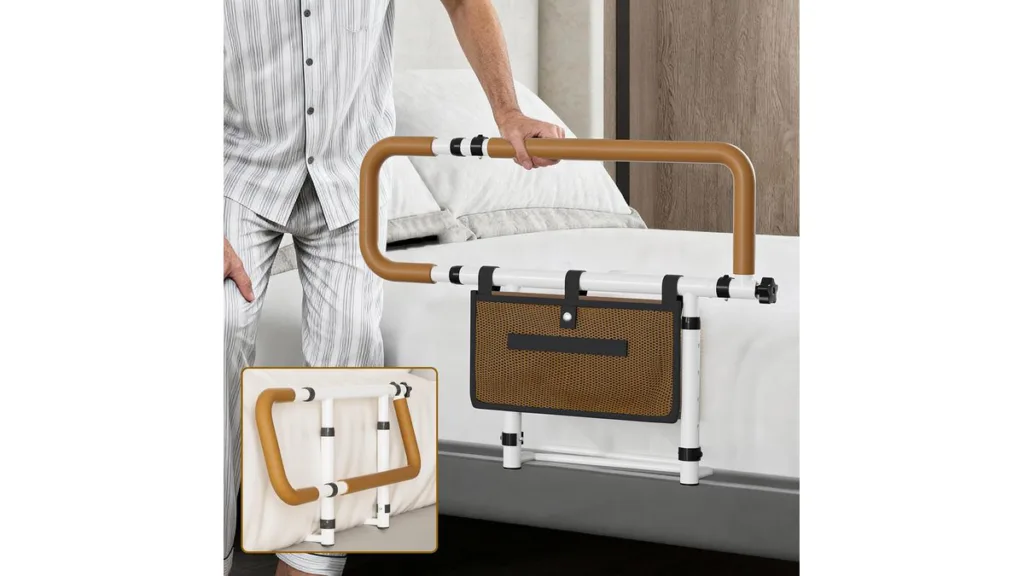 Verstellbare Aufstehhilfe mit klappbarem Griff und seitlichen Aufbewahrungstaschen