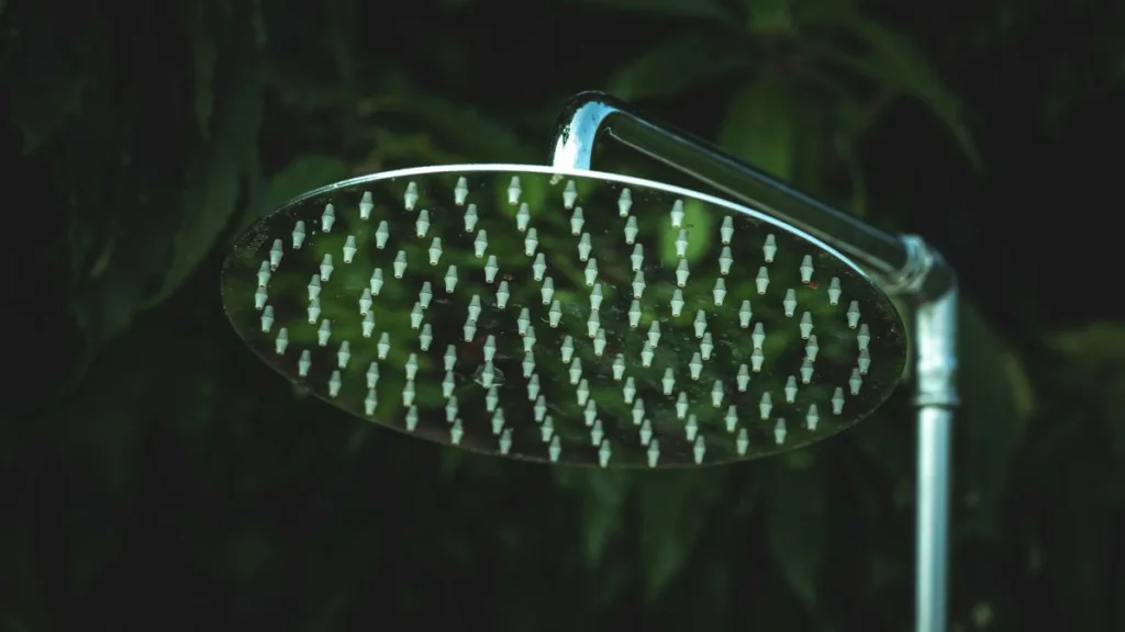 Ansicht eines Duschkopfes ohne Wasser