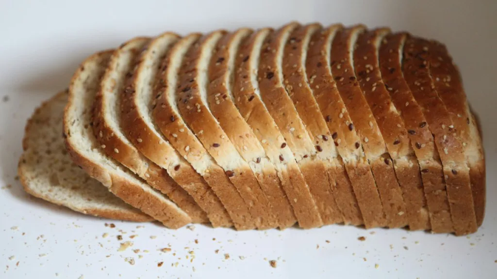 ein Kastenbrot in Scheiben geschnitten
