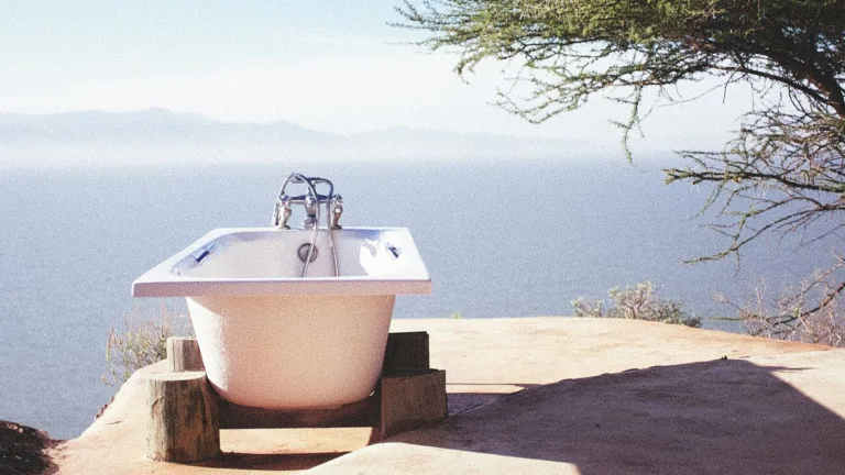 Badewannenlift für Senioren: 6 elektrische Modelle verständlich erklärt