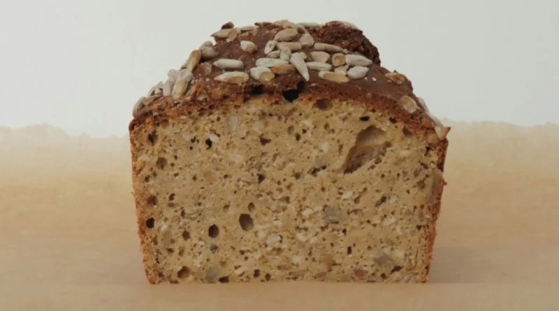 ein Kastenbrot mittig aufgeschnitten