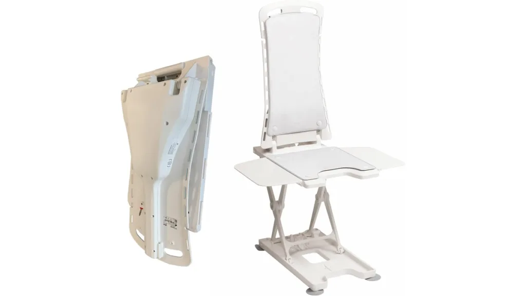 Drive Medical Badewannenlift in weiß stehend und zusammengeklappt dargestellt