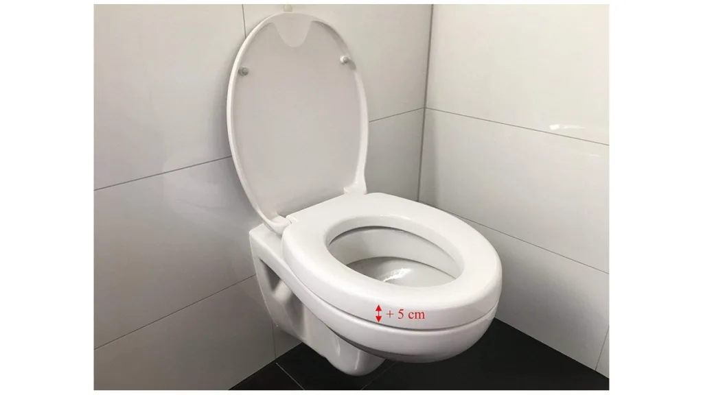 die Novara Plus Duroplast Toilettensitzerhöhung in weiß mit offenem Deckel