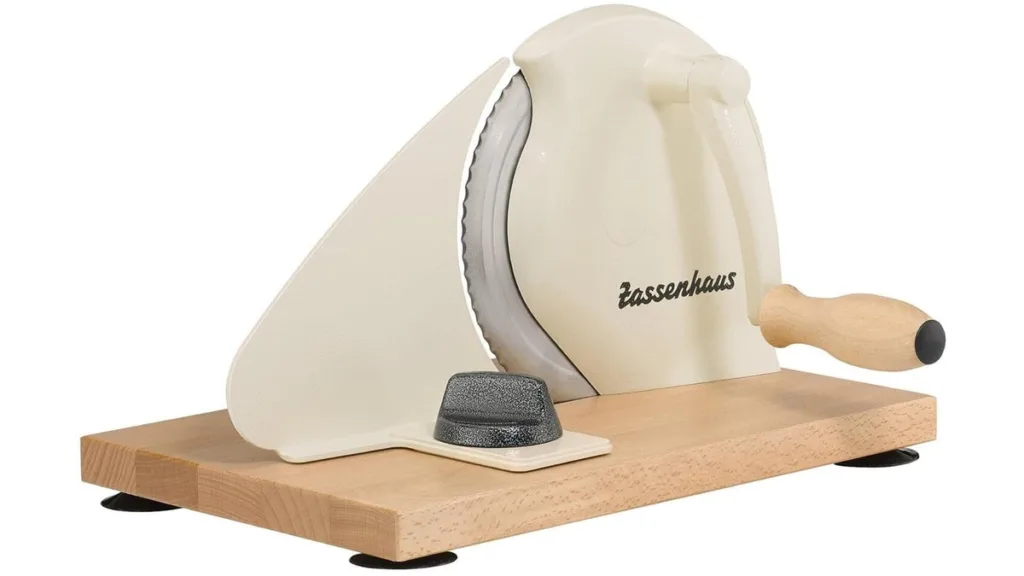 die Zassenhaus Brotschneidemaschine im Retrodesign mit manueller Handhabung