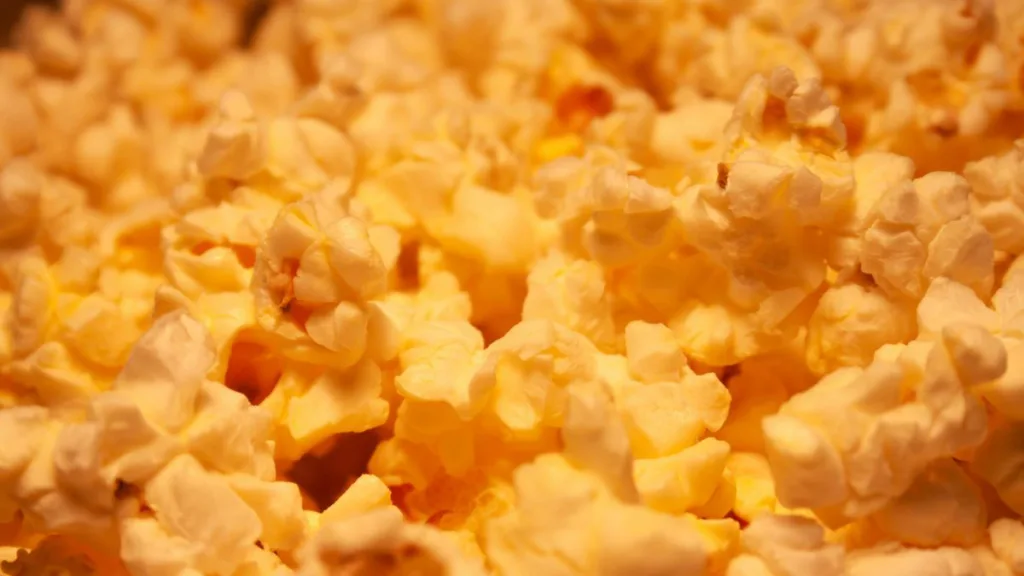Nahansicht frisch gemachtes Popcorn