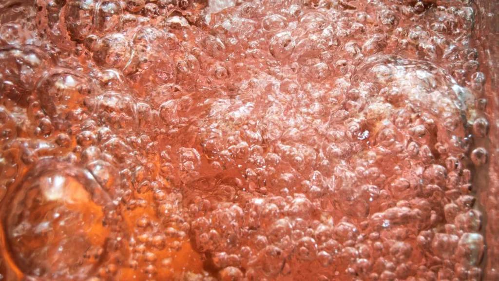 siedentes Wasser in Rot getaucht