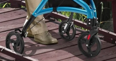 Dreirad-Rollatoren im Überblick – schmale & wendige Modelle richtig einordnen die Räder eines Dreirad-Rollator in der Nahaufnahme