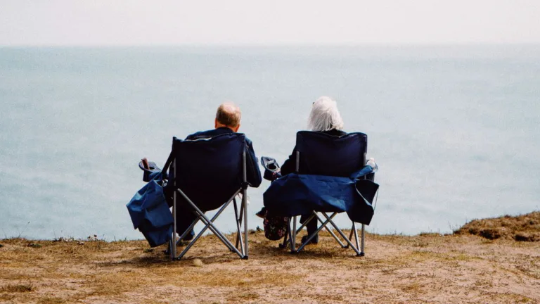 Mobile Aufstehhilfen im Überblick – Standfestigkeit, Gewicht und Grenzen