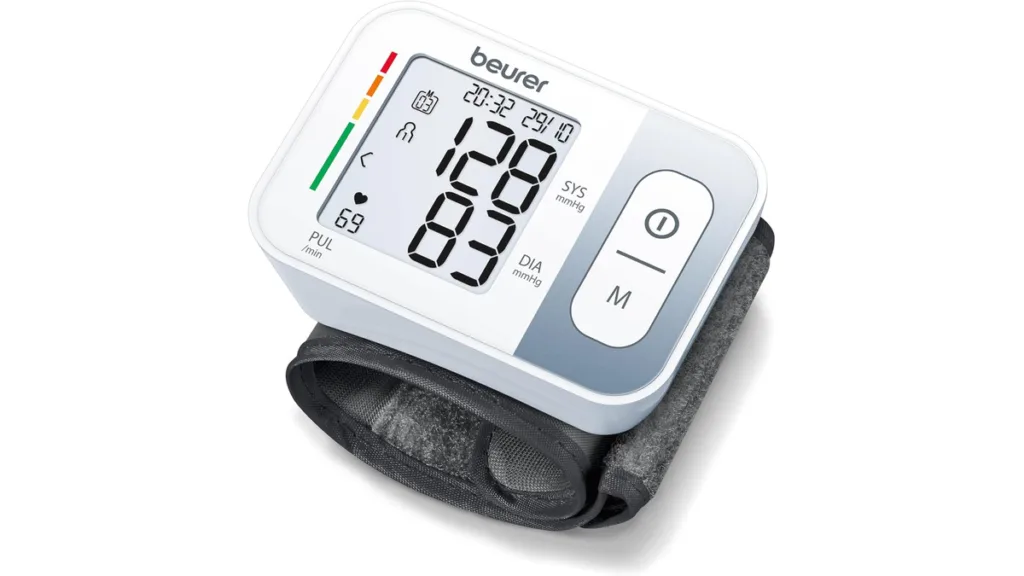 das Beurer Blutdruckmessgerät BC 28 in weiß