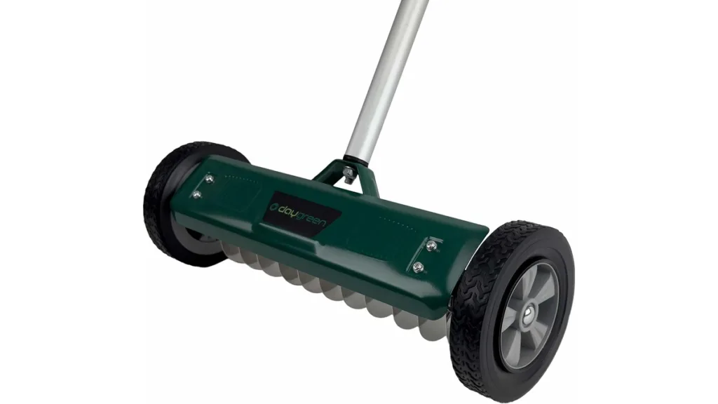 der DAYGREEN Hand-Vertikutierer VT-32 in dunklem Grün