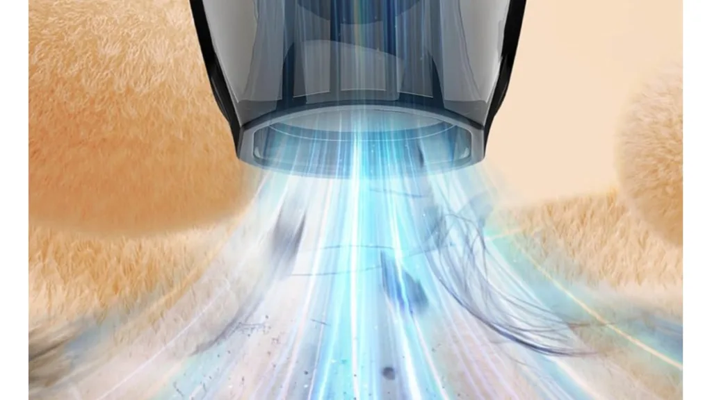 die Öffnung eines Handstaubsaugers mit der ansaugenden Luft