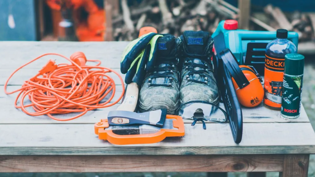 Schutzausrüstung für den Gebrauch von Kettensägen