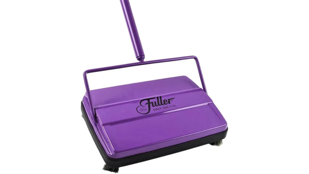 der Fuller Brush Teppichkehrer in Lila