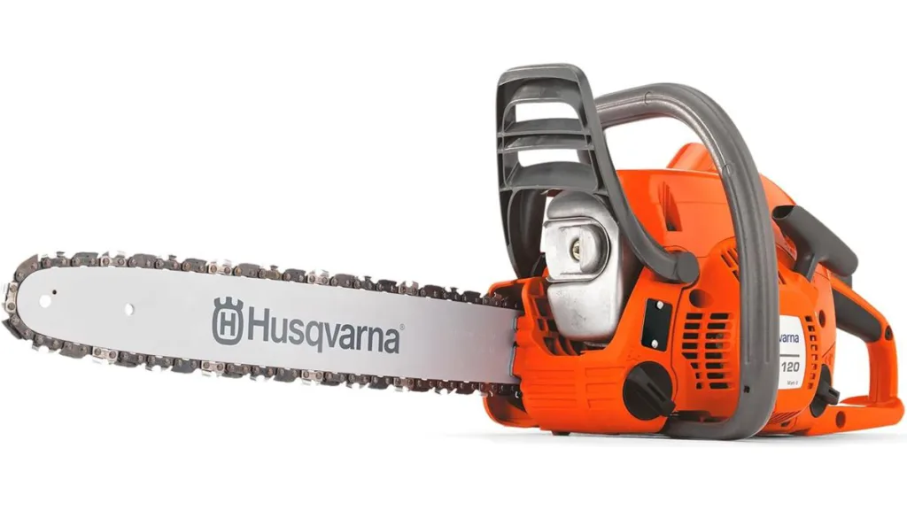 die Husqvarna 120 Mark II Benzin-Kettensäge mit 38 cm³ Hubraum