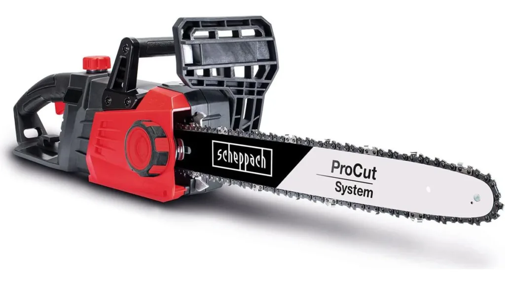 die Scheppach CSE2700, eine leistungsstarke Elektro-Kettensäge für größere Holzarbeiten