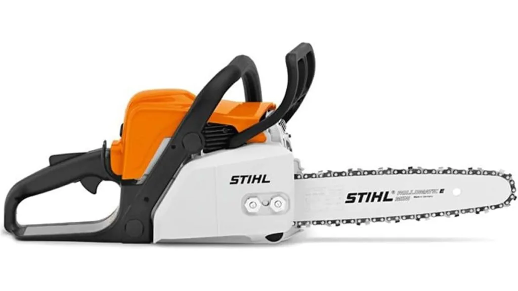die Stihl MS 170 Kettensäge als kompaktes Benzinmodell mit geringem Gewicht