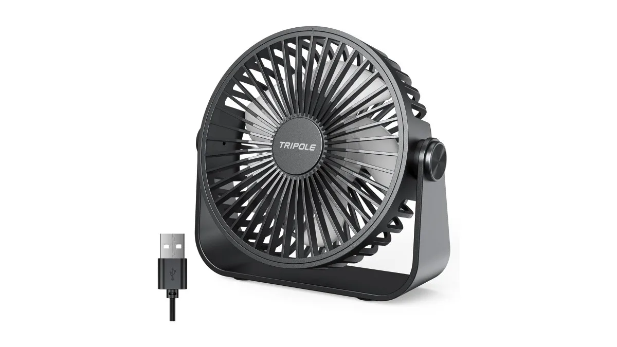 Kleiner USB‑Tischventilator auf einem Schreibtisch