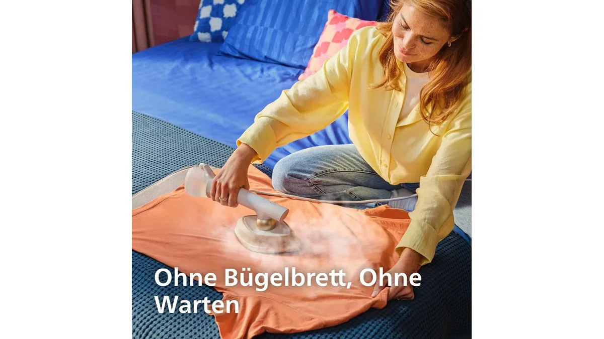 Philips OneTurn 2‑in‑1 Bügeleisen und Steamer auf weißem Hintergrund, kompakte Bauform, sichtbarer drehbarer Kopf – weitere Produktansicht 2